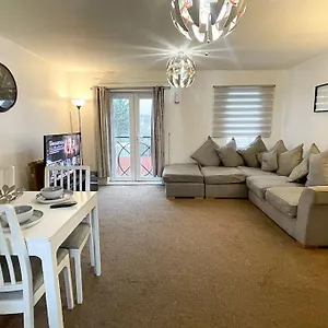 Cosy One Bedroom Flat In Apartment London
